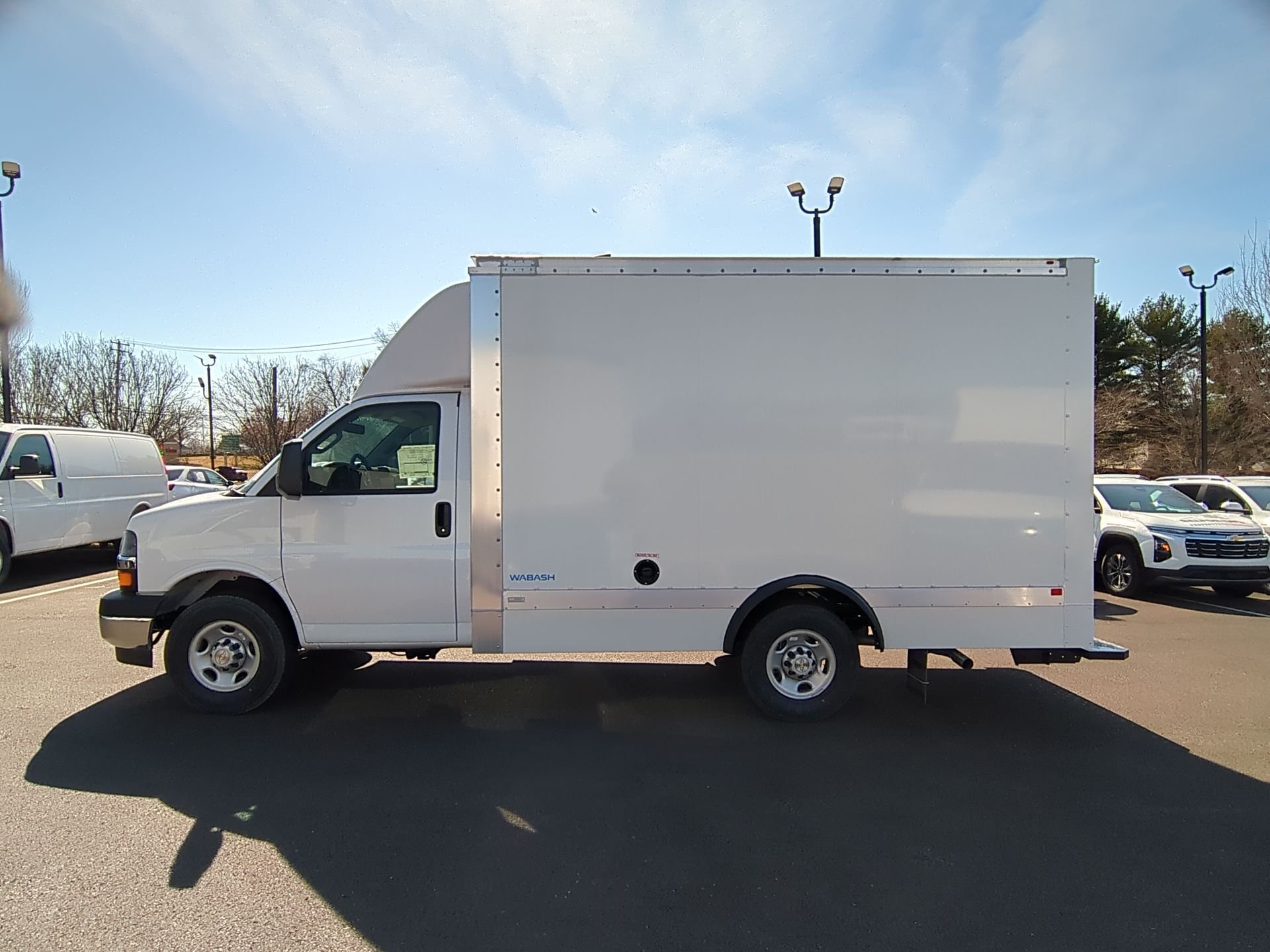 New 2025 Summit White Chevrolet 1WT image 39