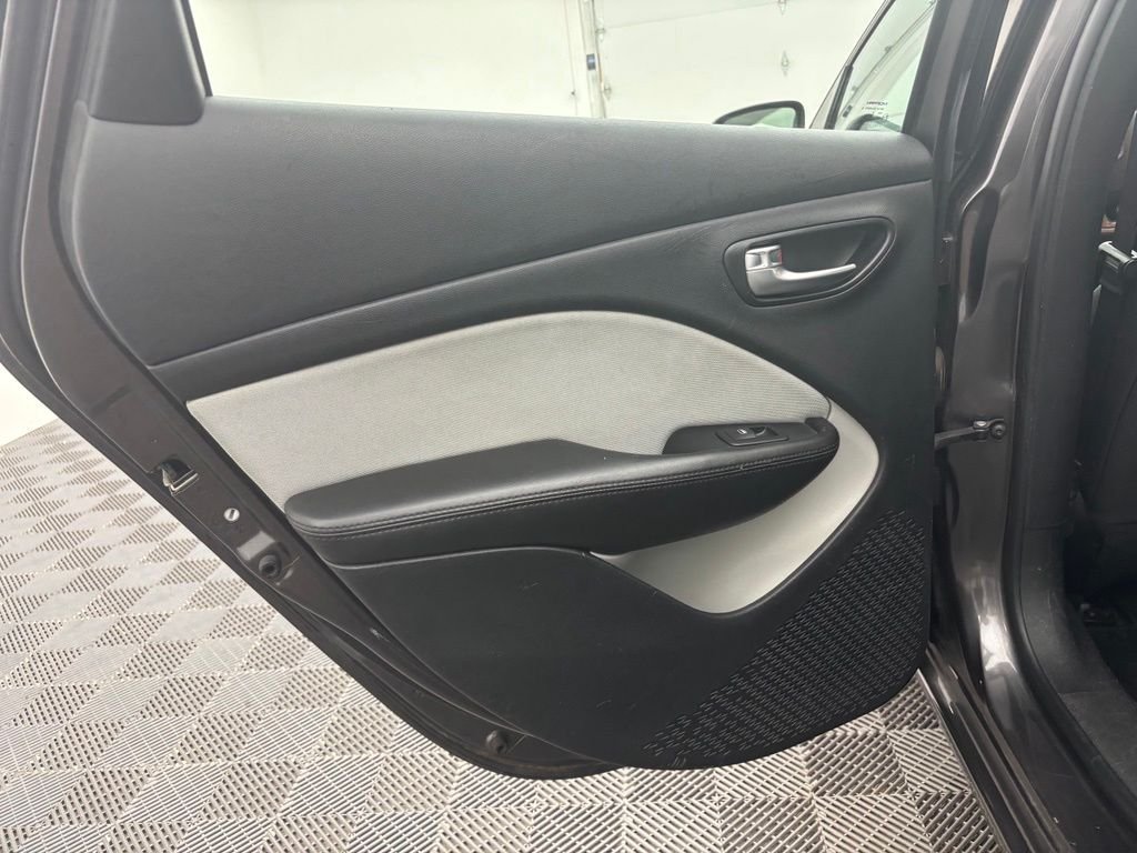 Used 2016 Granite Crystal Clearcoat Metallic Dodge SXT image 31