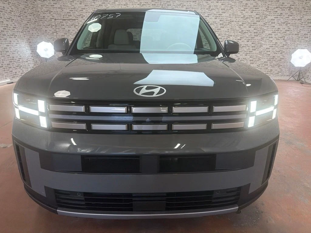 New 2027 Hampton Gray Hyundai SE image 2