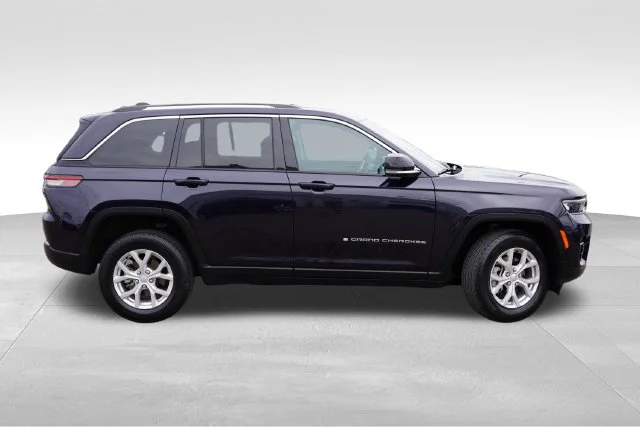 Certified Used 2023 Black Jeep Limited image 3