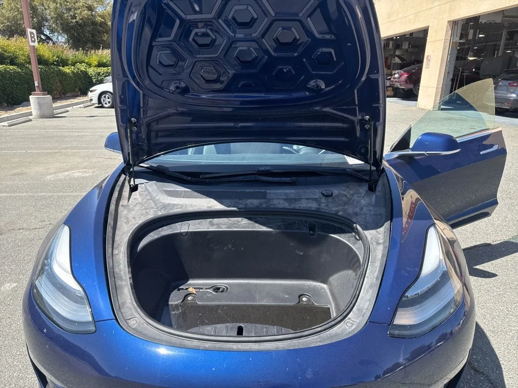 Used 2018  Tesla Long Range image 23