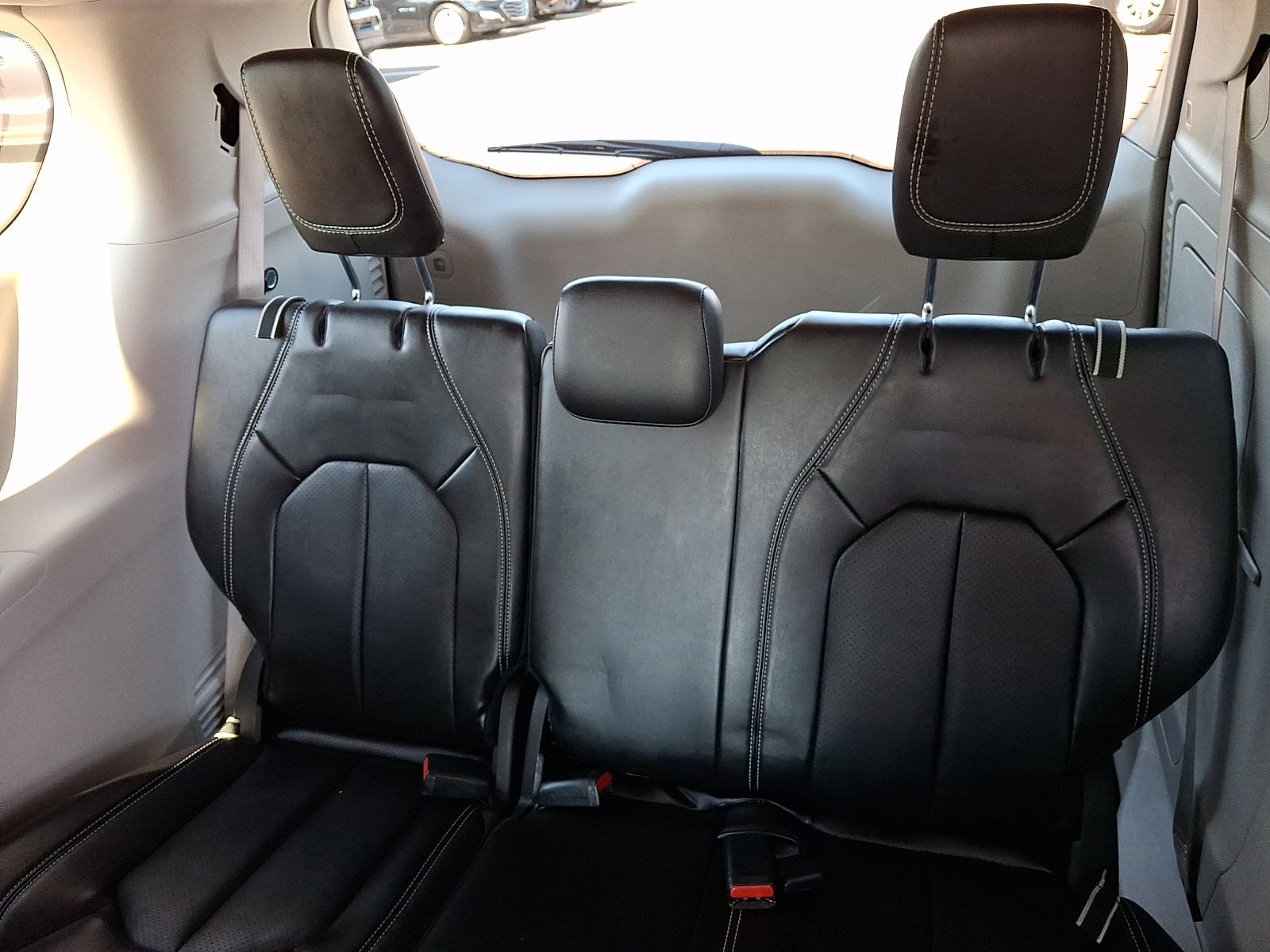 Used 2024 Silver Mist Clearcoat Chrysler Hybrid Select image 9