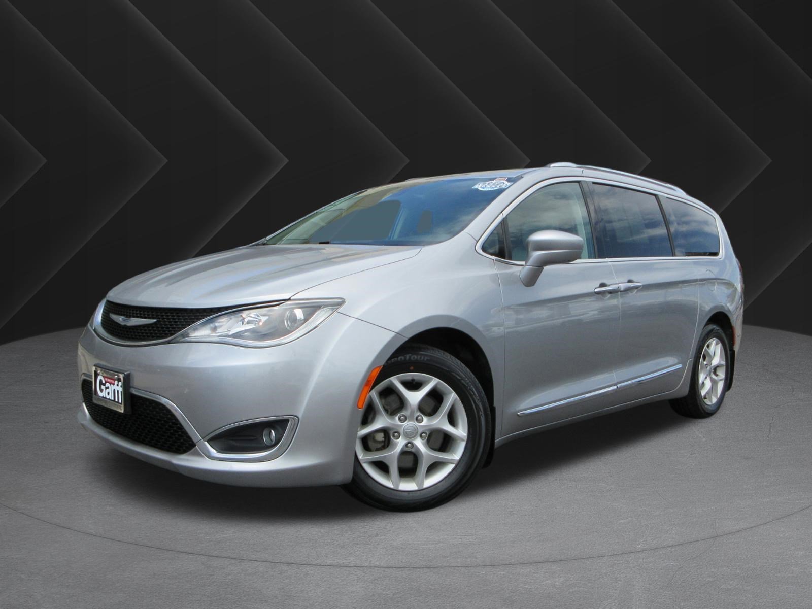 2017 Chrysler Pacifica Touring-L Plus's photo