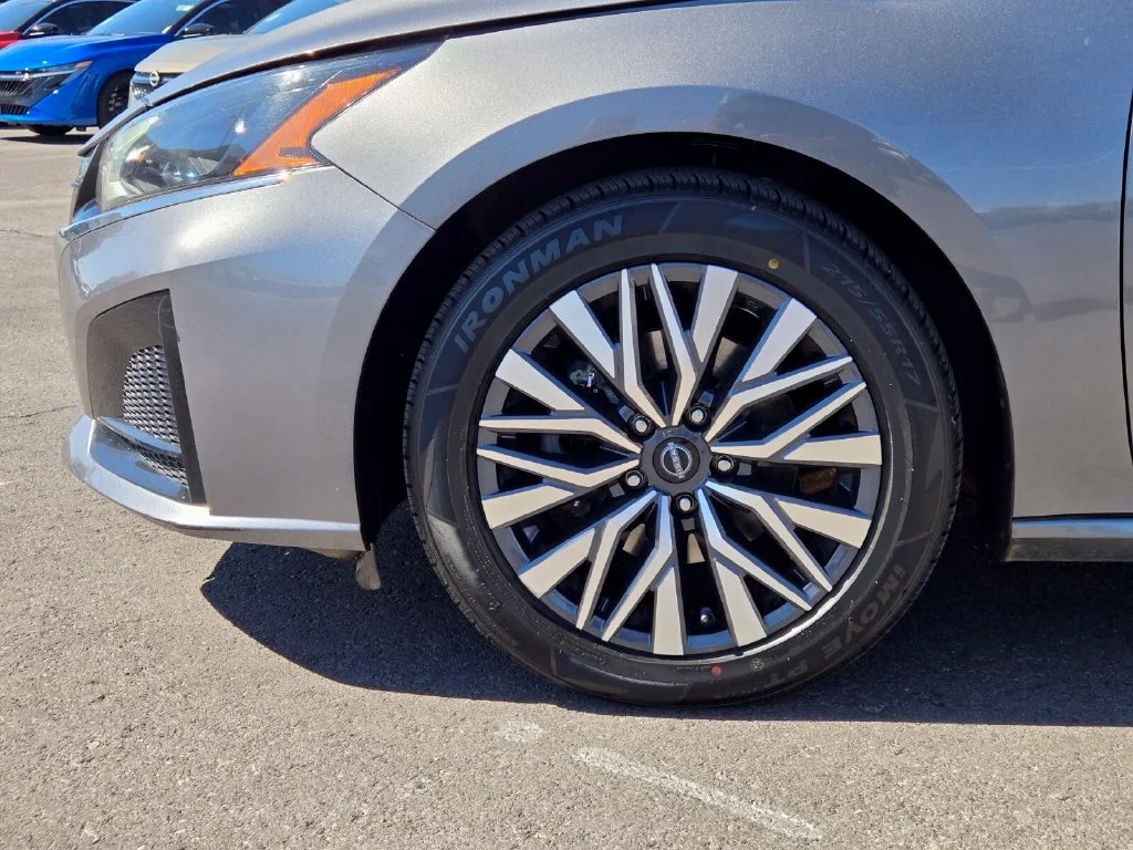 2023 Nissan Altima SV - Photo 9