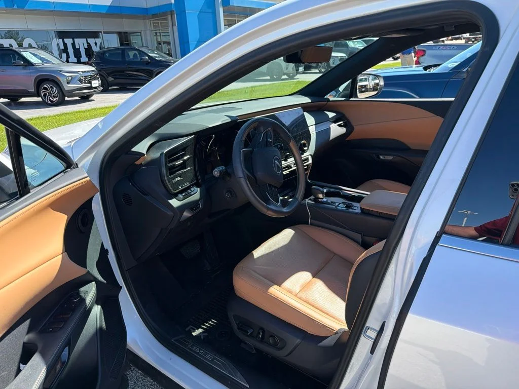 Used 2025 White Lexus 350 Premium Plus image 2