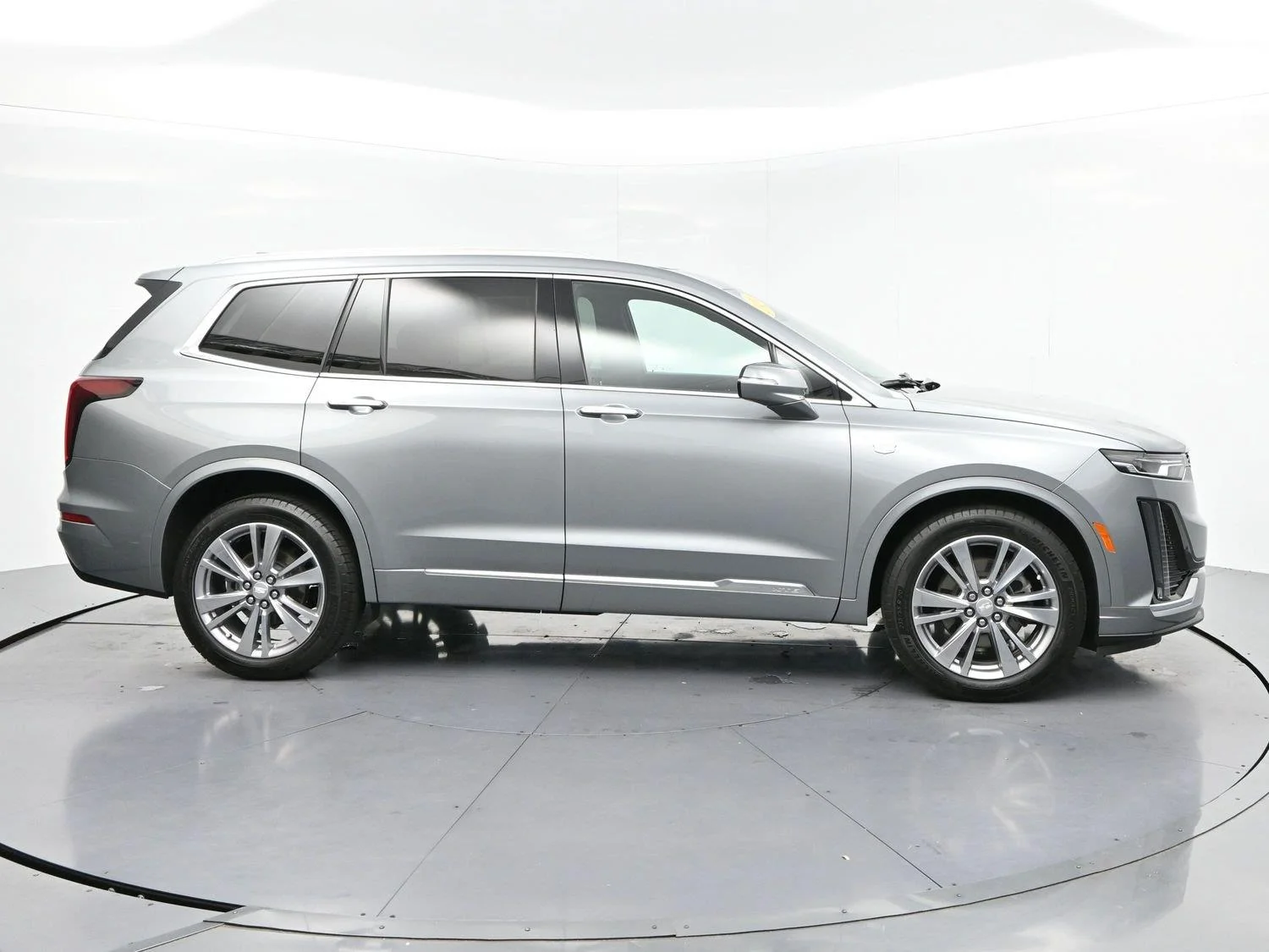 Used 2024 Argent Silver Metallic Cadillac Premium Luxury image 8