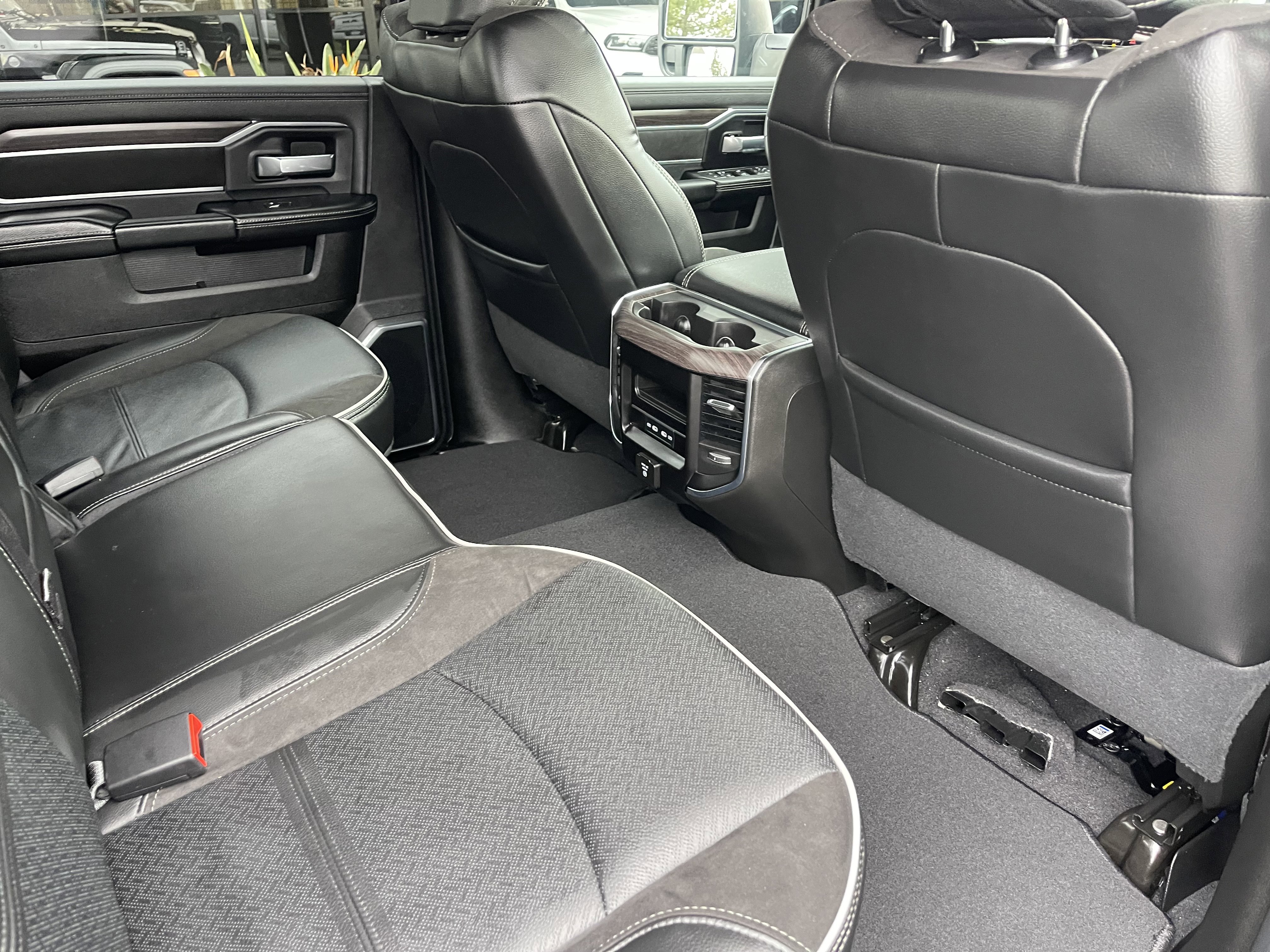 New 2026 Diamond Black Crystal Pearl-Coat Exterior Paint RAM Laramie image 21