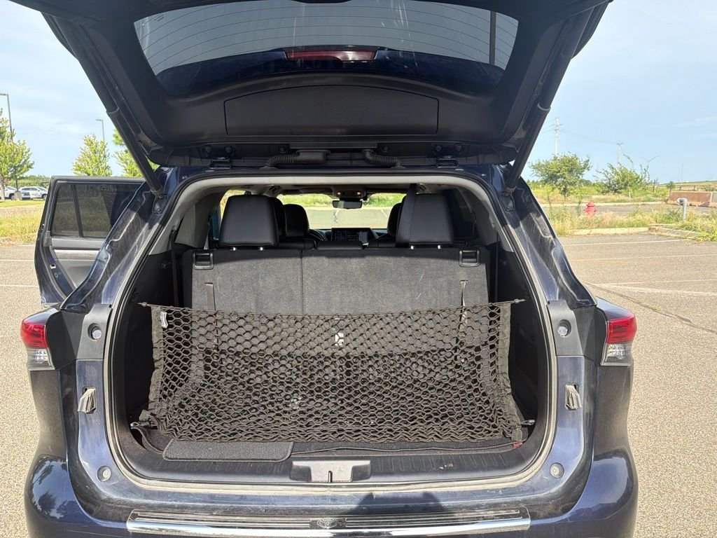 Used 2020 Blue Toyota Platinum image 13