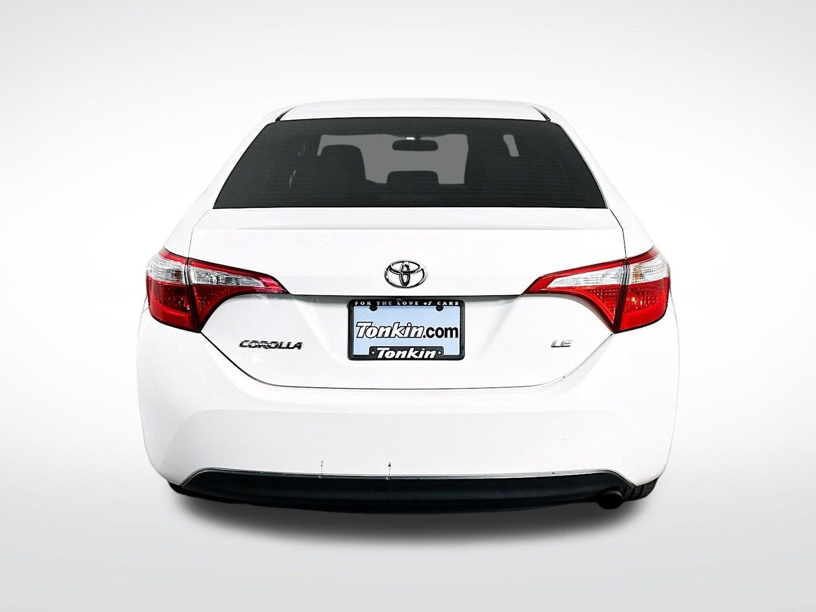 Used 2015 Super White Toyota LE image 7