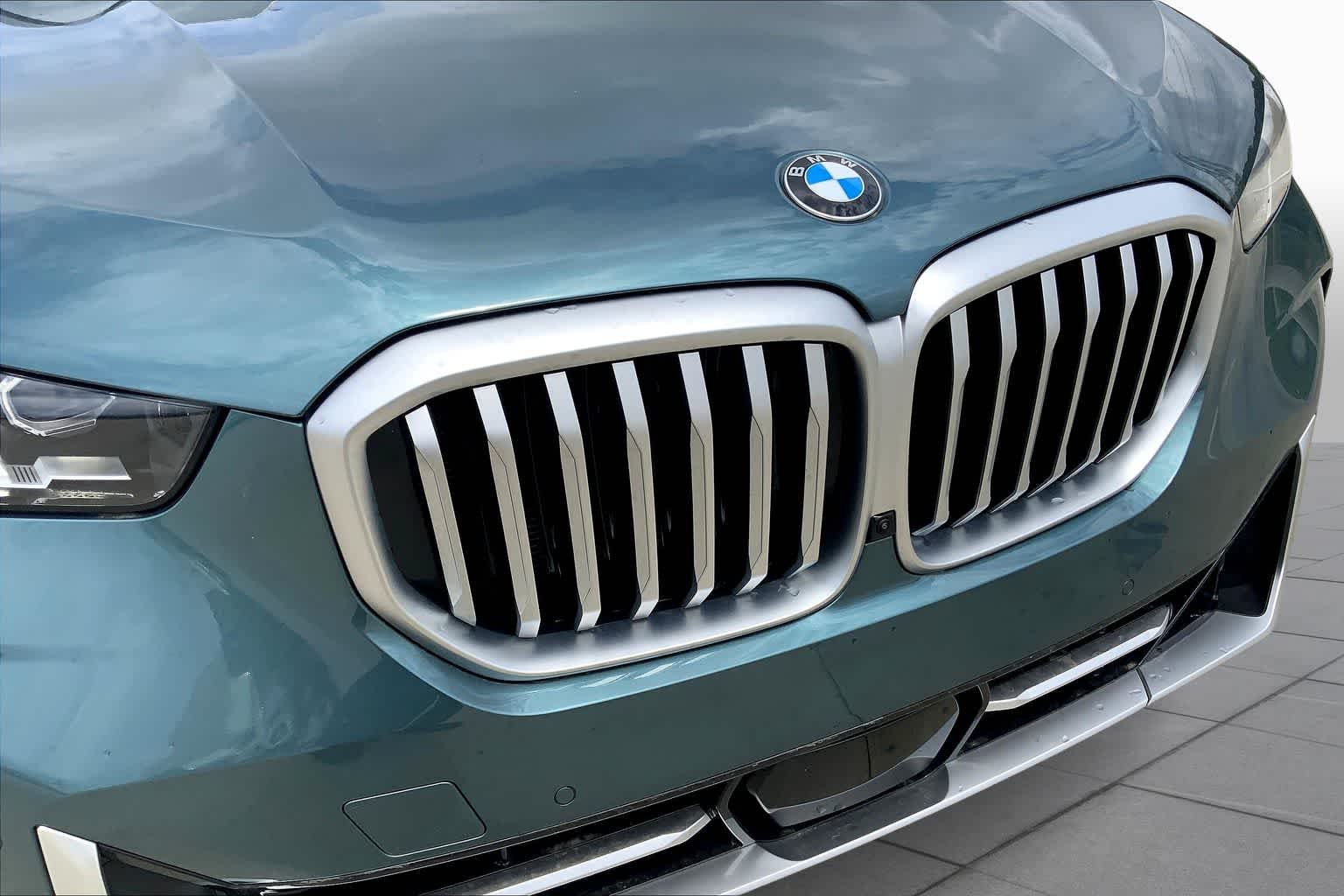 Used 2026 Blue Ridge Mountain Metallic BMW sDrive40i image 43