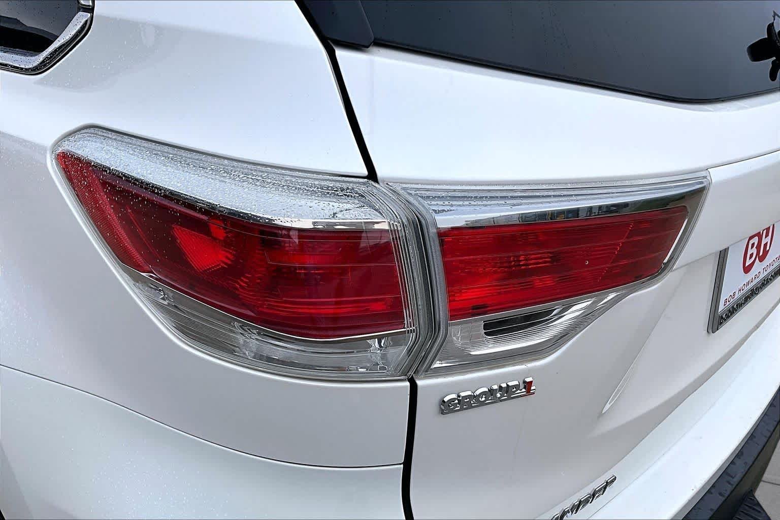 Used 2014 Blizzard Pearl Toyota XLE image 29