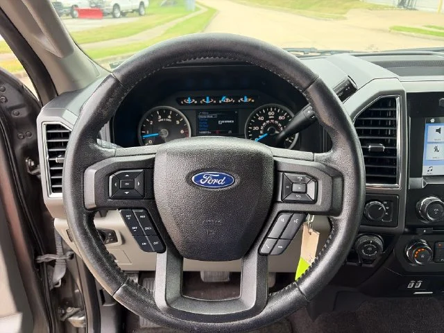 Used 2017 Gray Ford XLT image 12