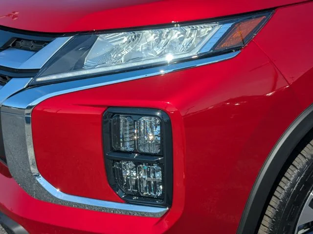 New 2027 Red Mitsubishi SE image 10