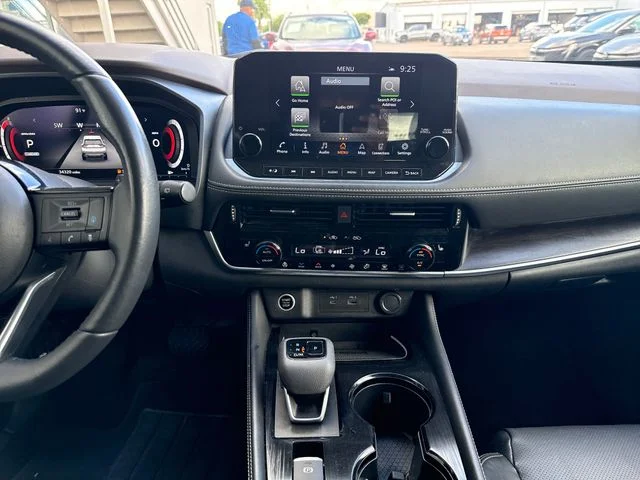 Used 2022 Black Nissan Platinum image 22