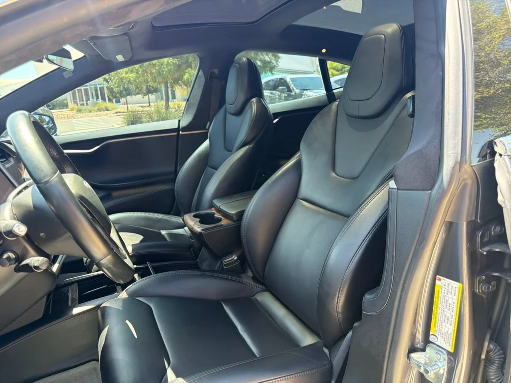 Used 2018  Tesla 75D image 22