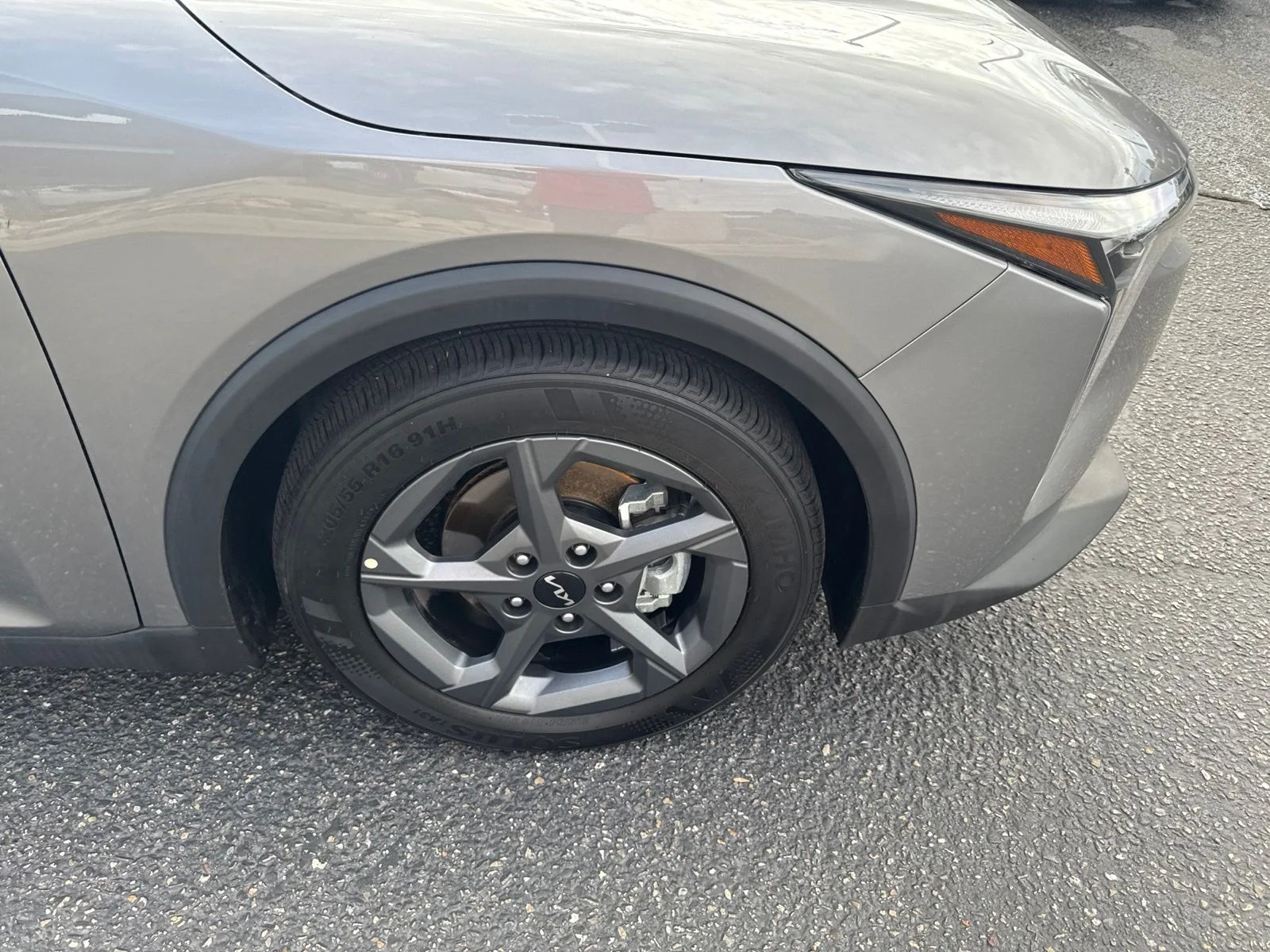 Used 2025 Steel Gray Kia LXS image 20