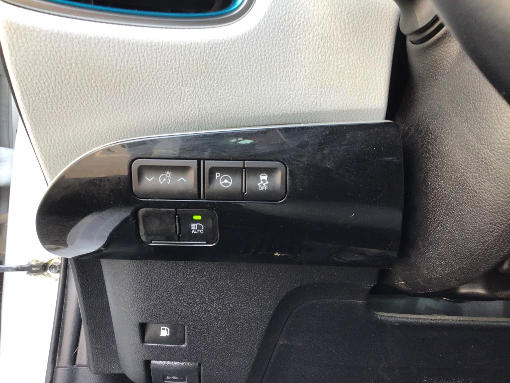 Used 2022 Wind Chill Pearl Toyota XLE image 13