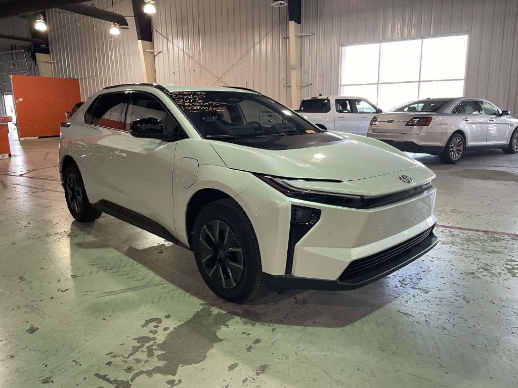Used 2026 Beige Toyota XLE Plus image 1