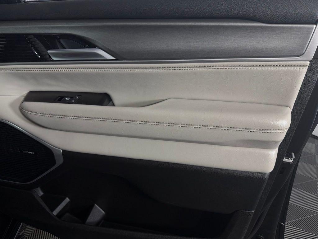 Certified Used 2025 Black Wagoneer Base image 29
