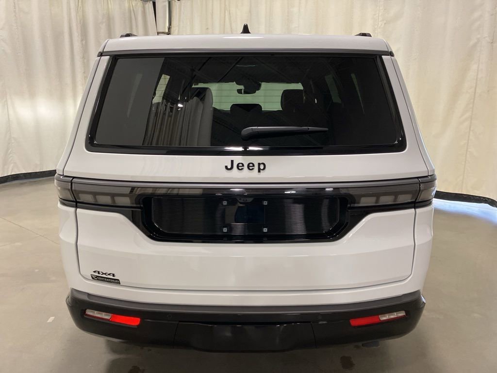 New 2026 Bright White Clear-Coat Exterior Paint Jeep Limited Altitude image 24