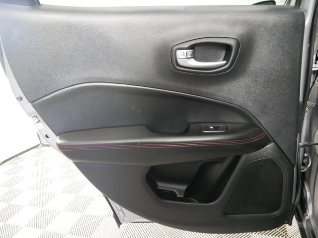 Used 2019 Billet Silver Metallic Clearcoat Jeep Trailhawk image 11
