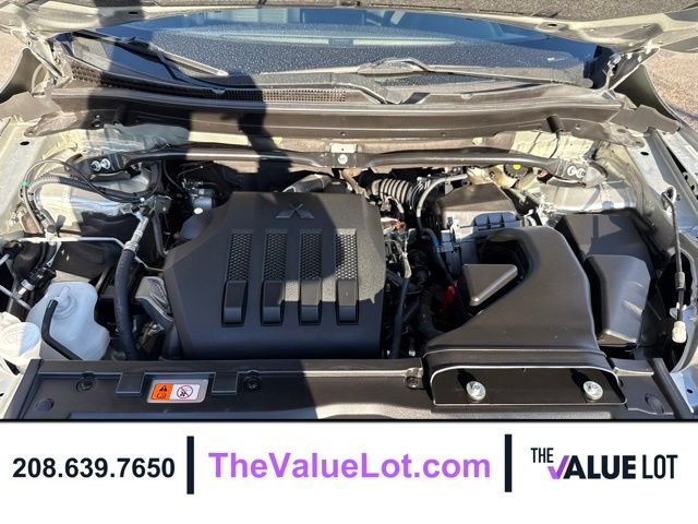 Used 2022  Mitsubishi LE image 10
