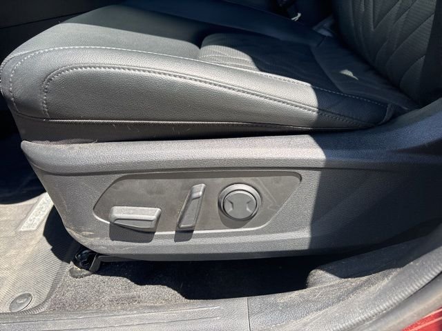 Used 2025 Red Kia X-Line image 13