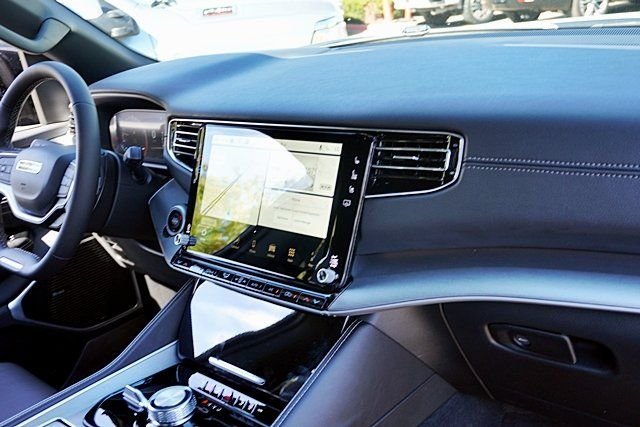 New 2026 Bright White Clear-Coat Exterior Paint Jeep Limited Altitude image 12