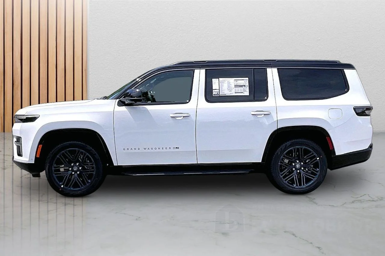 New 2026 Bright White Clear-Coat Exterior Paint Jeep  image 6