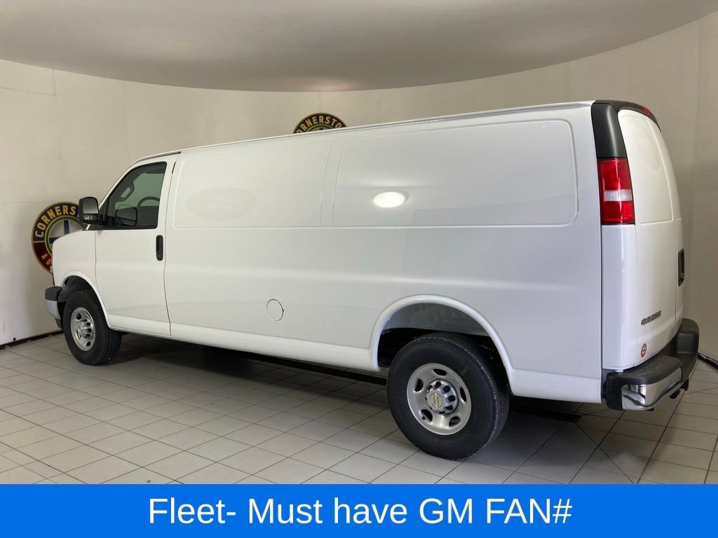 New 2026 Summit White Chevrolet 1WT image 15