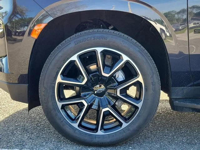 2022 Chevrolet Suburban RST - Photo 6