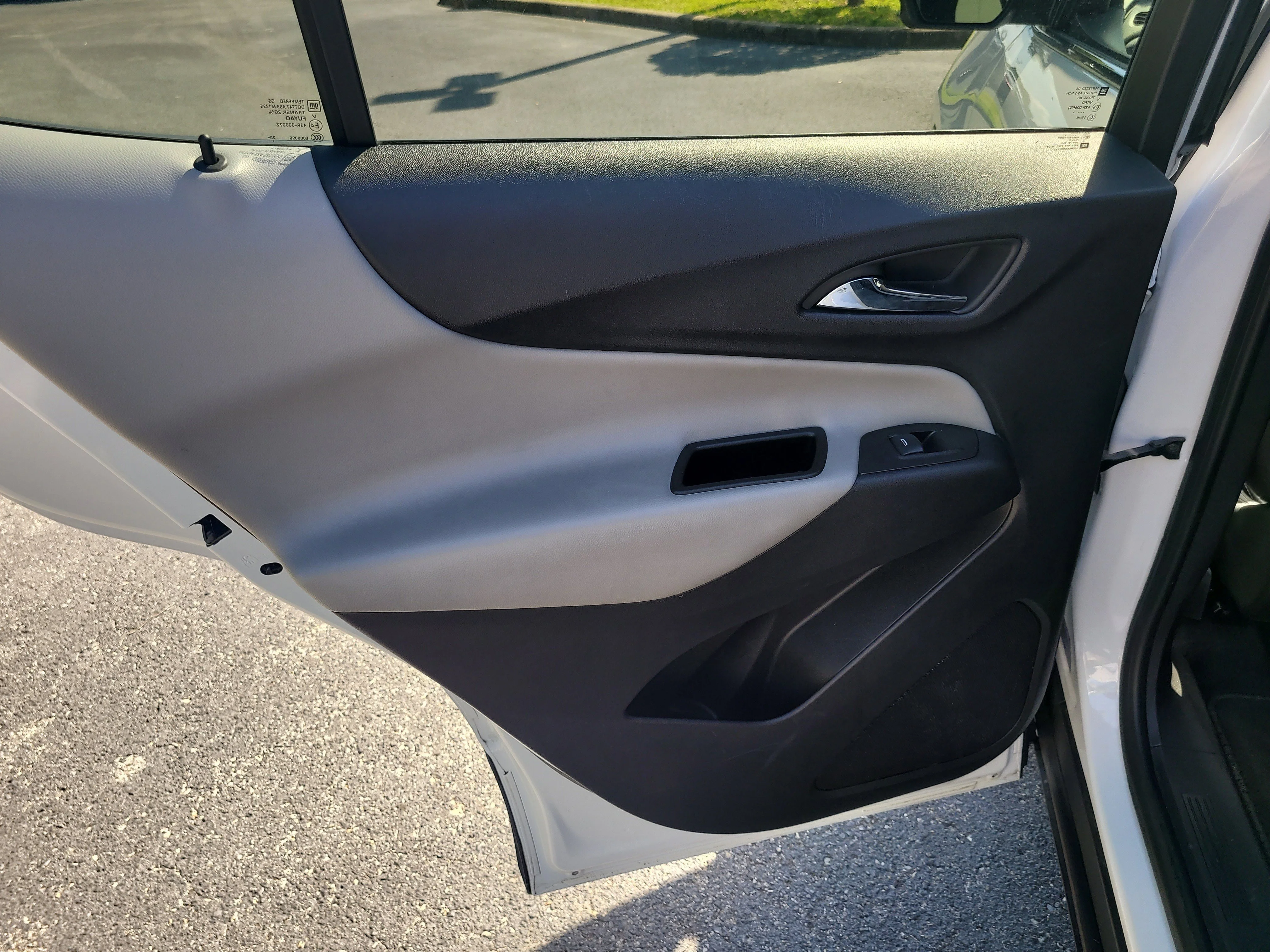 Used 2024 Summit White Chevrolet LT image 11