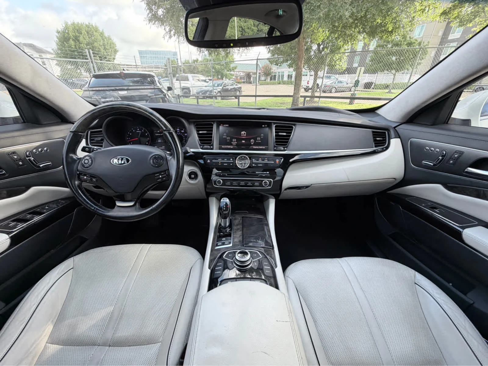 Used 2015  Kia Luxury image 21