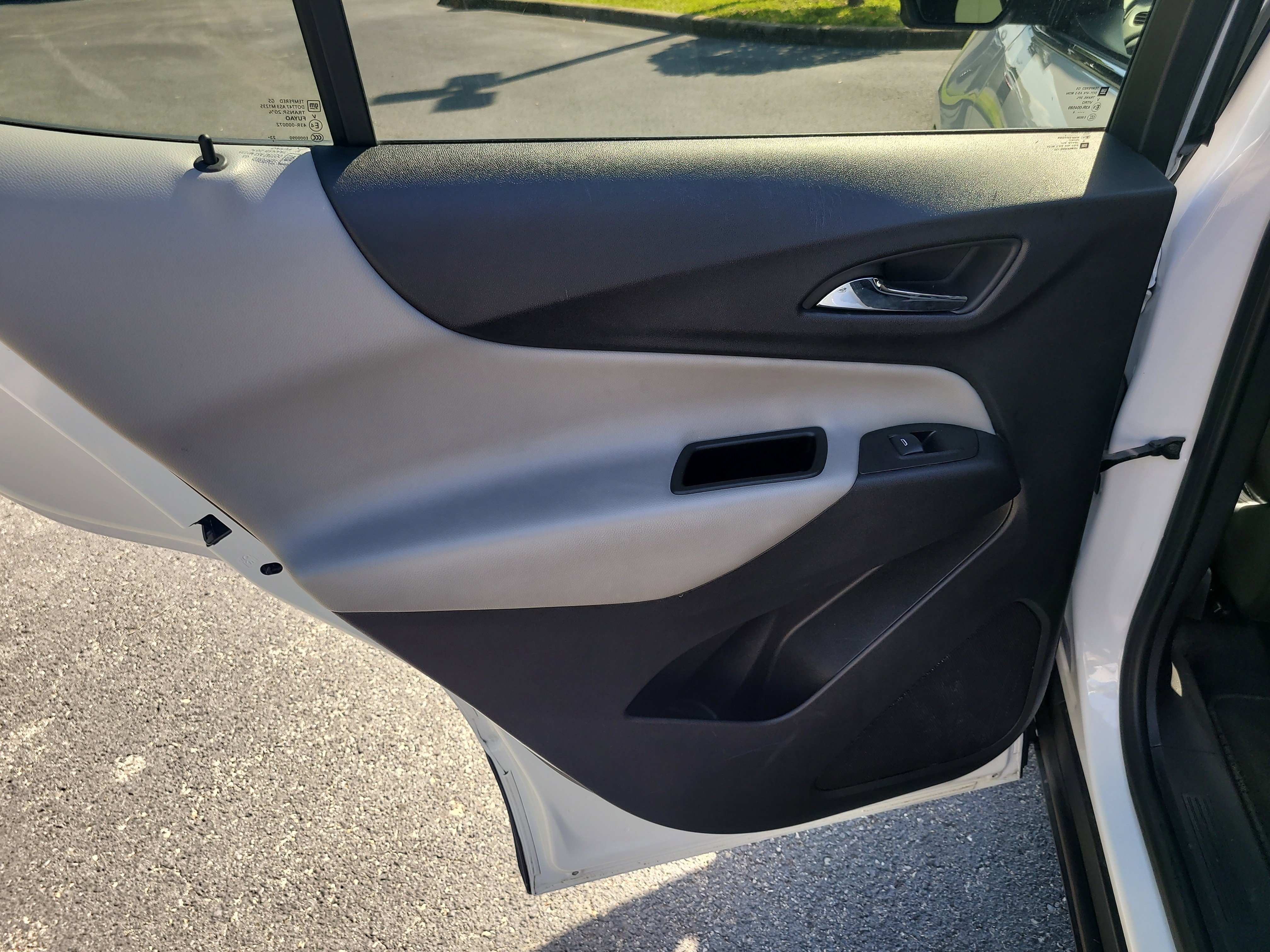 Used 2024 Summit White Chevrolet LT image 11