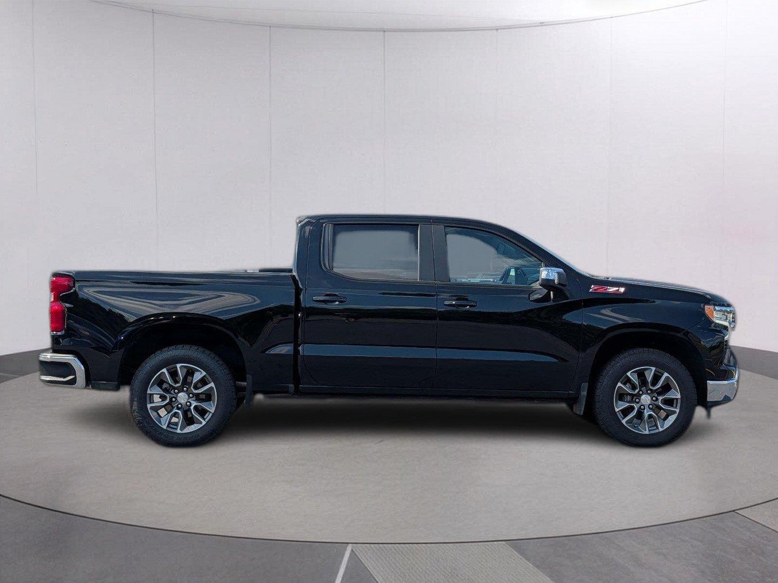 Used 2025 Black Chevrolet LT image 7