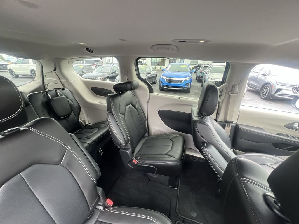 Used 2023 Silver Chrysler Touring L image 14