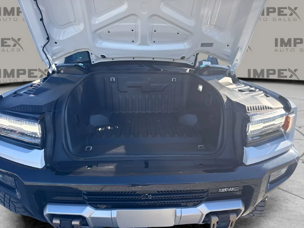 Used 2024 White GMC 2X image 34