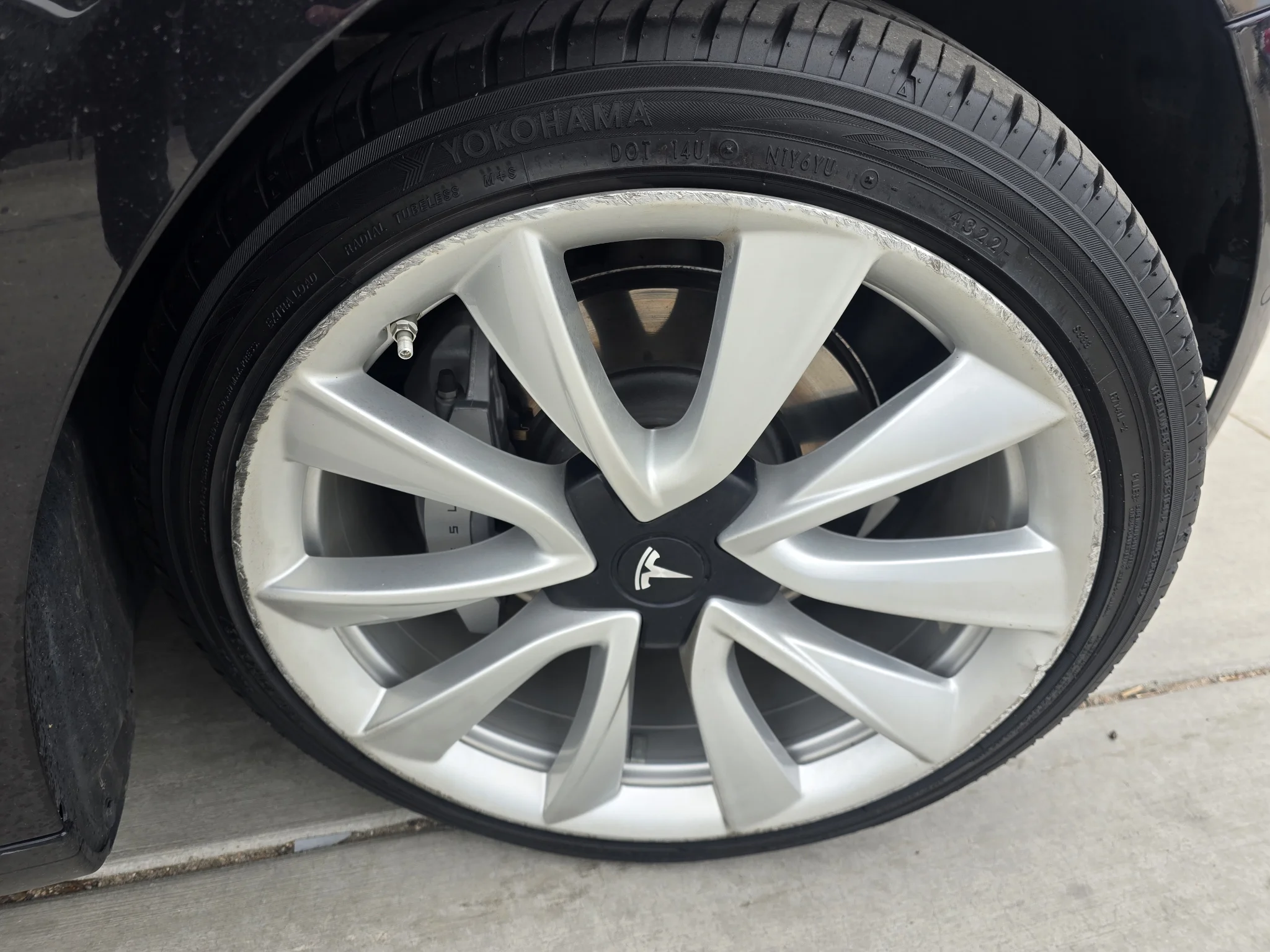Used 2018 Deep Blue Metallic Tesla Long Range Battery image 9
