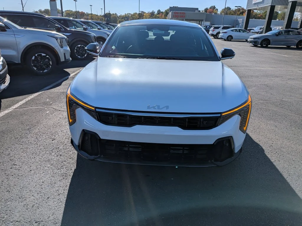 New 2027 Snow White Pearl Kia GT-Line image 29