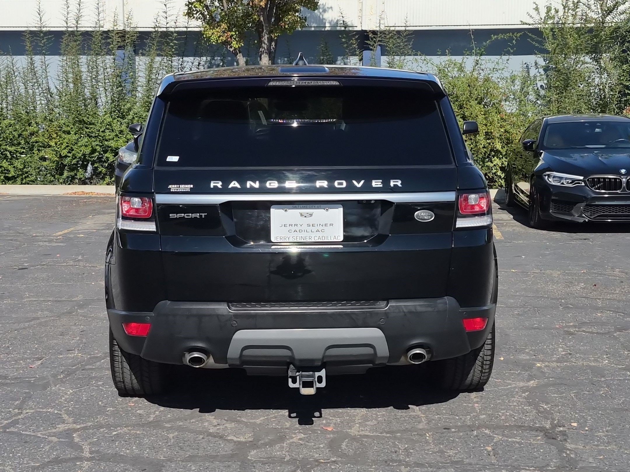 Used 2017  Land Rover SE image 4
