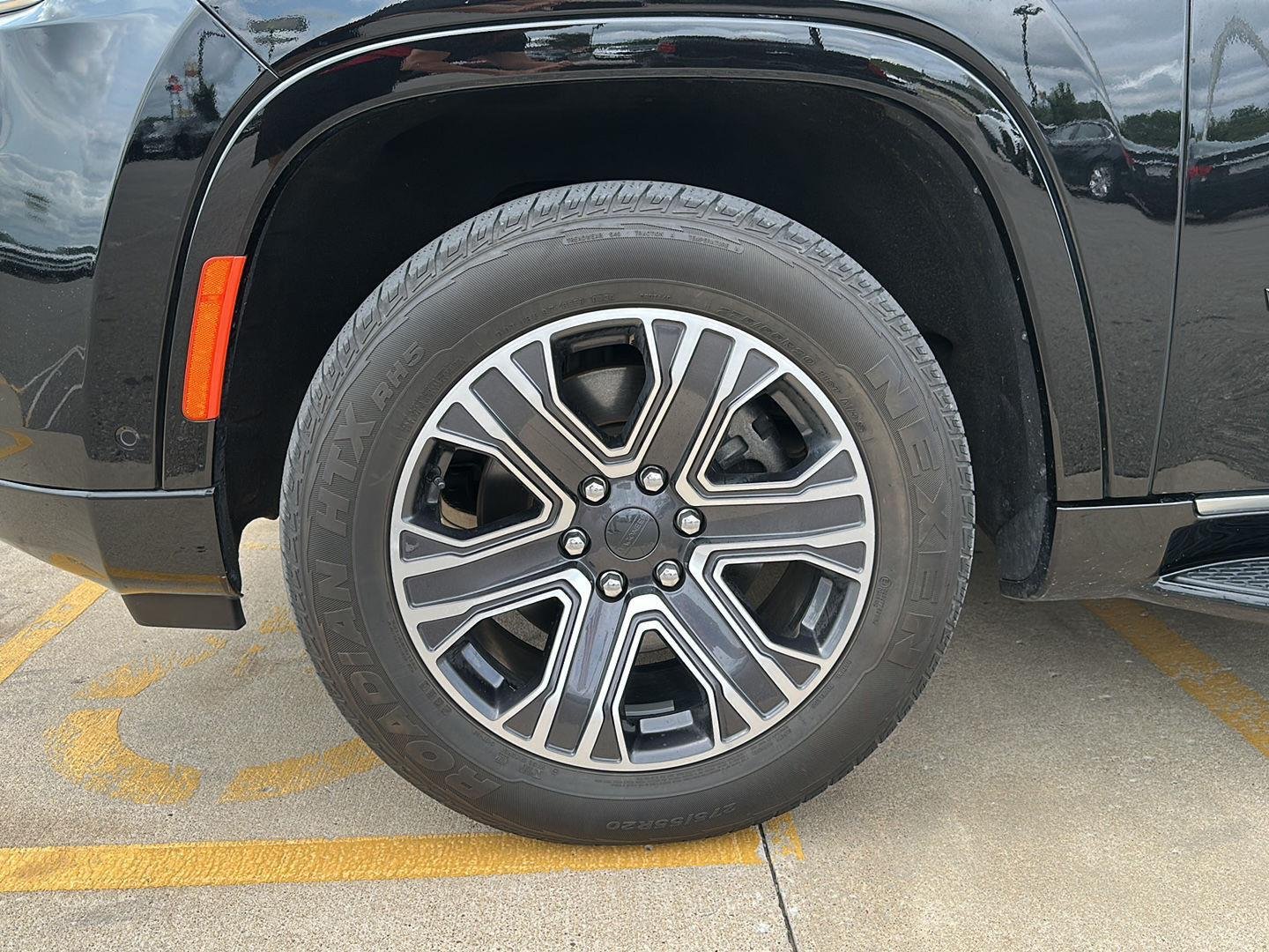 Used 2024 Diamond Black Crystal Pearlcoat Jeep Series II image 7