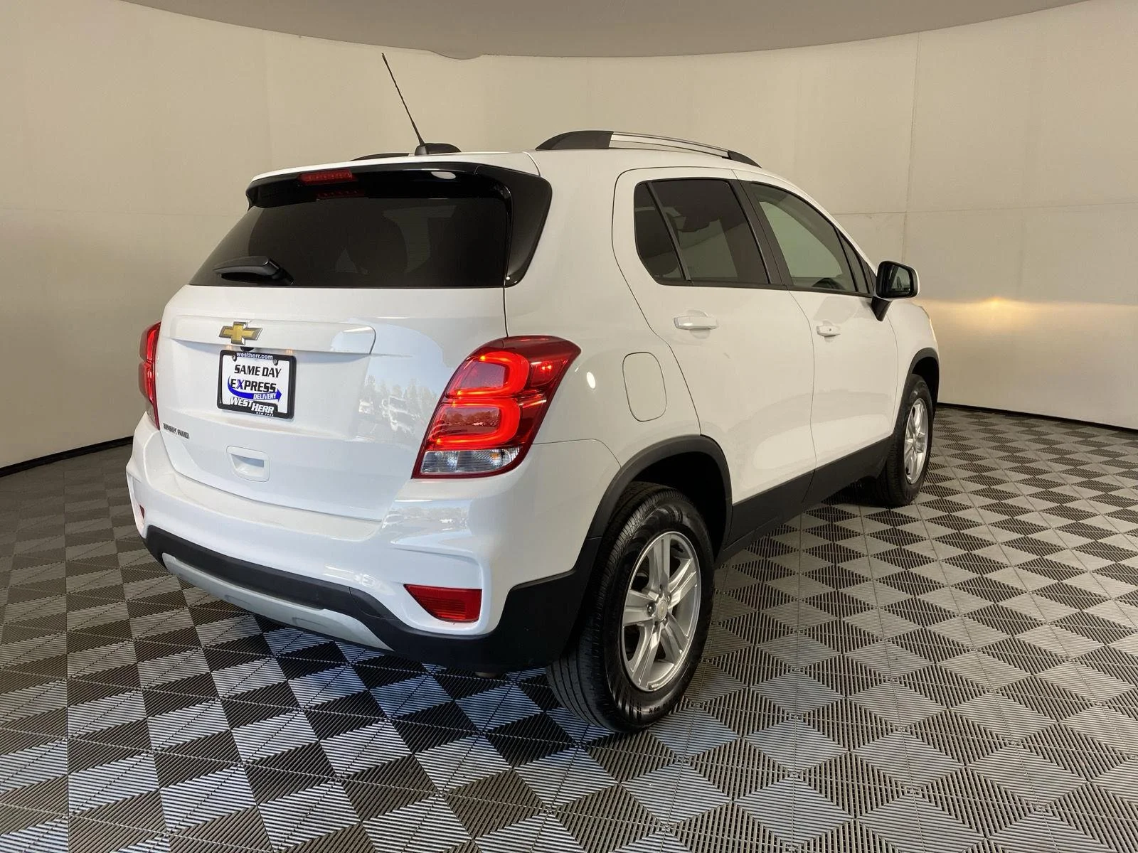 Used 2022 Summit White Chevrolet LT image 5