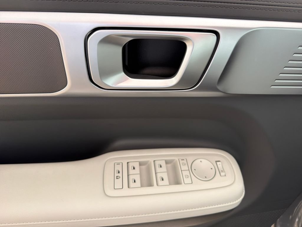 Used 2025 Hampton Gray Hyundai SEL image 10
