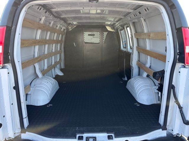 Used 2025 Summit White Chevrolet Work Van image 16