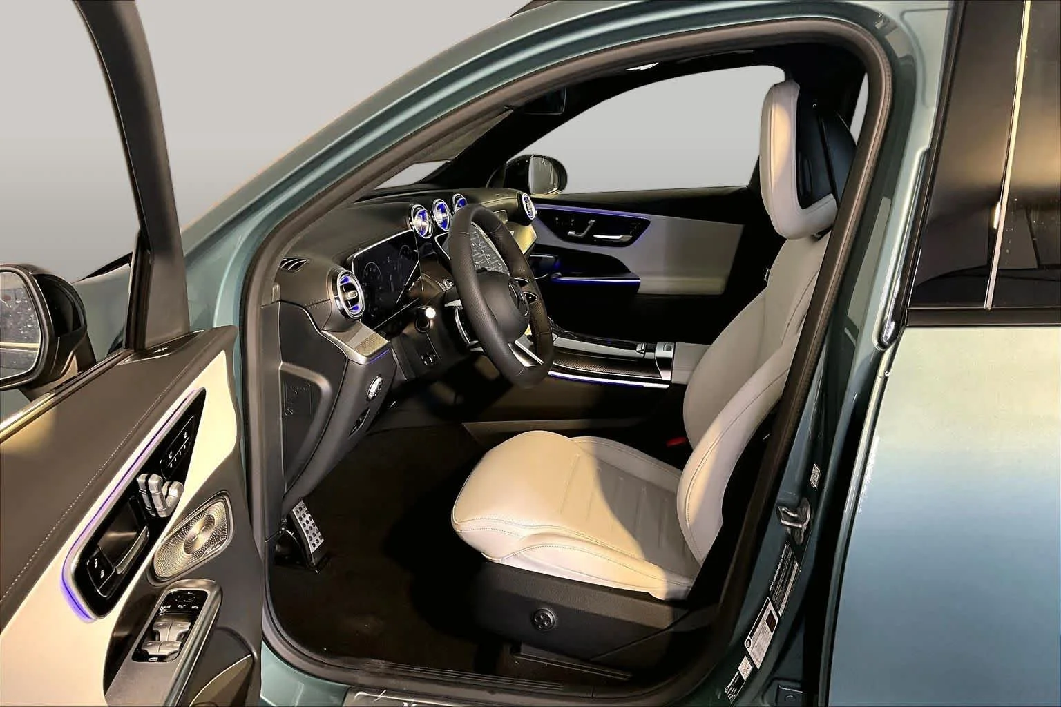 New 2027 Verde Silver Metallic Mercedes-Benz GLC 300 image 13