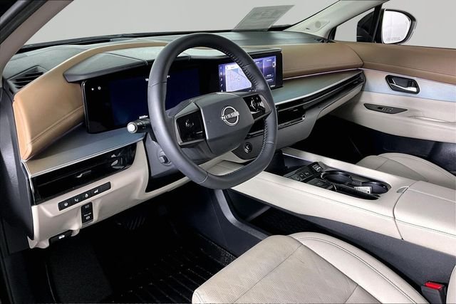 Used 2025 Black Nissan Platinum image 16