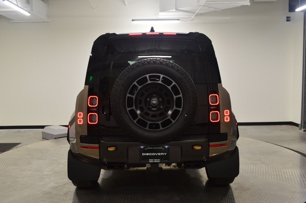 Used 2025 Gold Land Rover V8 image 6