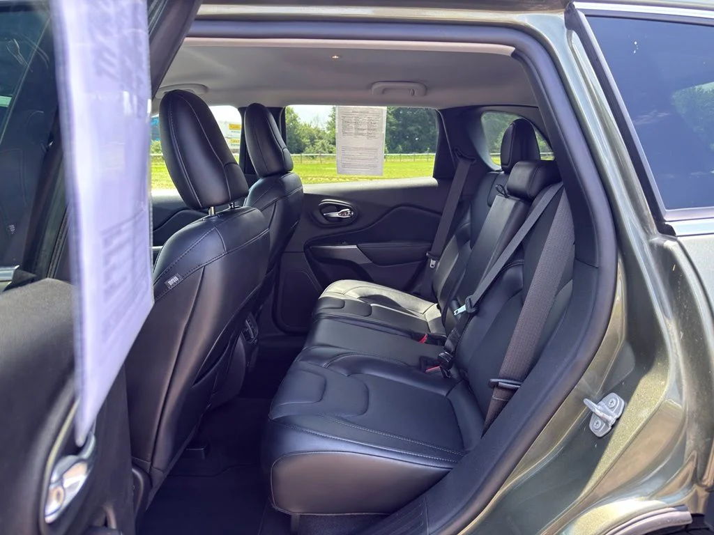 Used 2021 Green Jeep Latitude Lux image 27