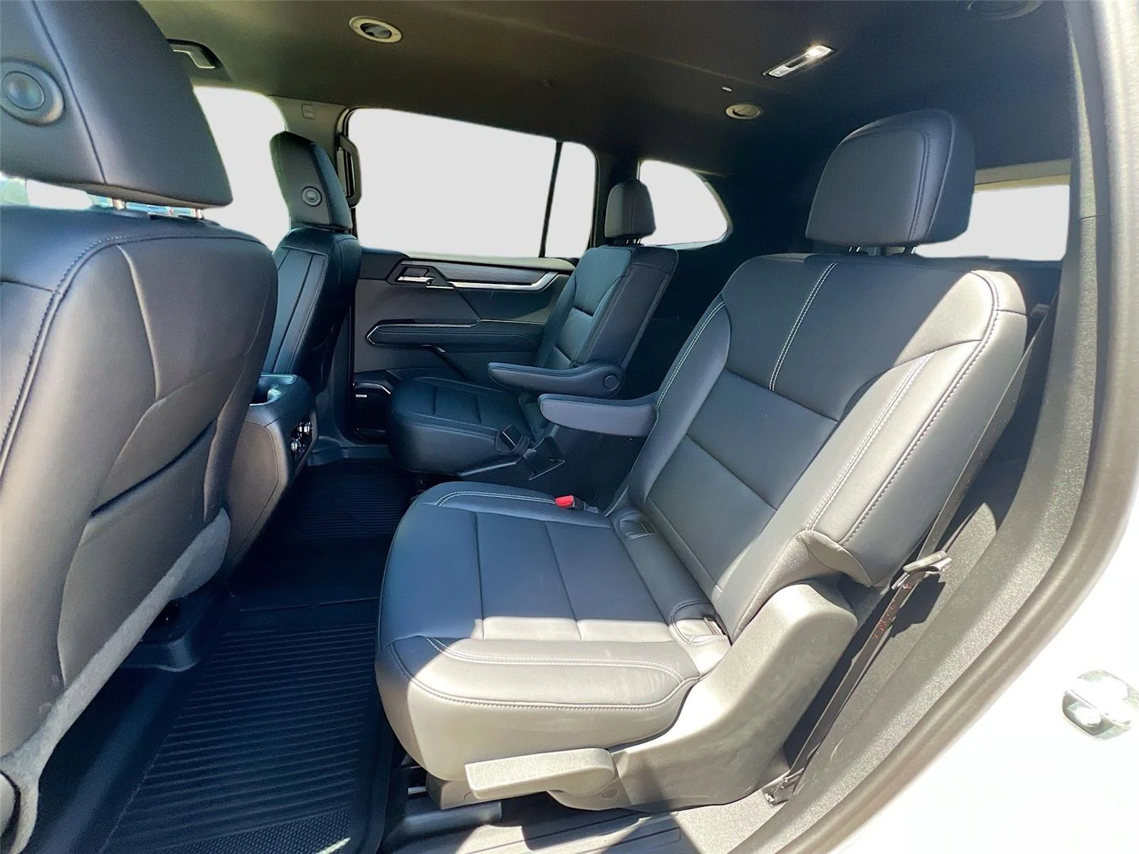 2026 GMC Acadia Elevation - Photo 11