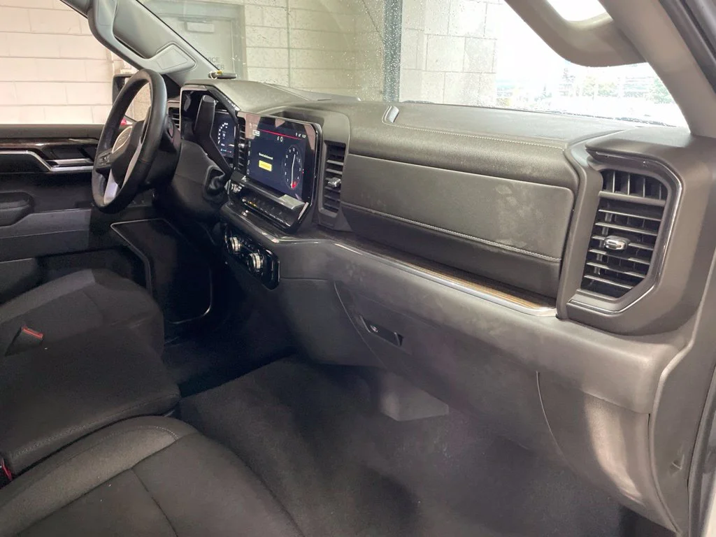 Used 2024 Silver GMC Elevation image 11